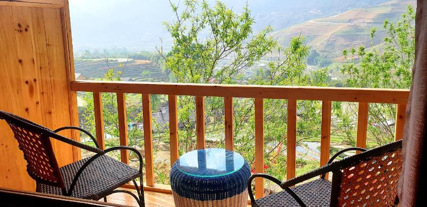 Phòng Deluxe Giường Đôi Có Ban Công