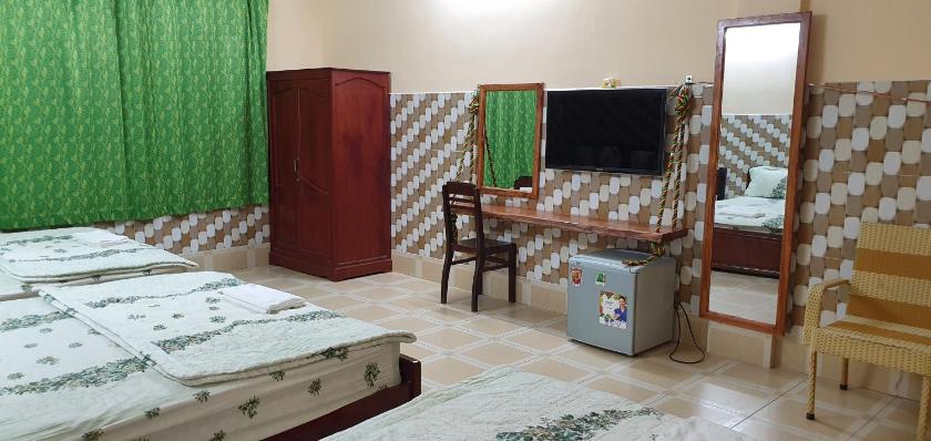 Phòng gia đình với phòng tắm riêng.