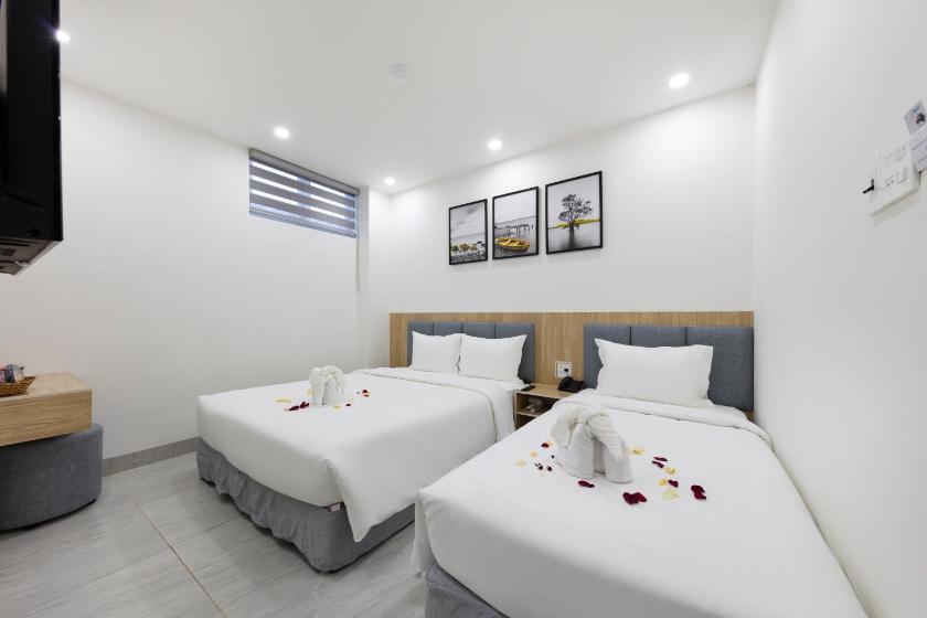 Phòng 3 Người Nhìn Ra Thành Phố