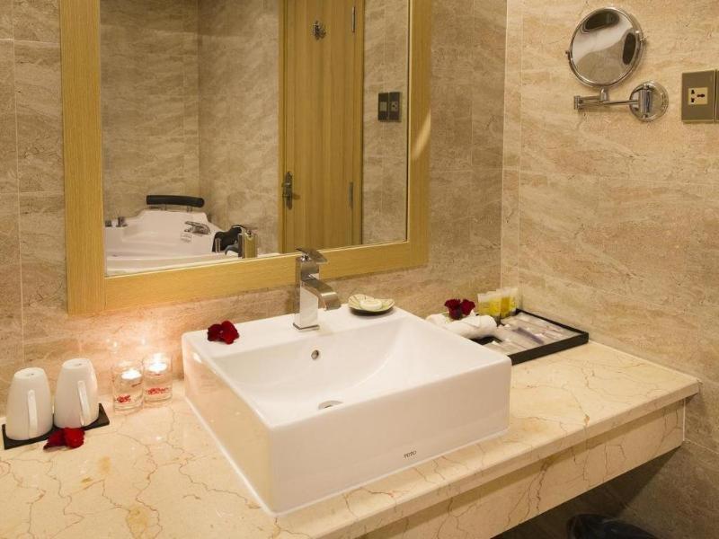 Room #120323240 Room #120323240