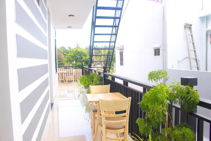 Phòng Deluxe Giường Đôi Có Ban Công