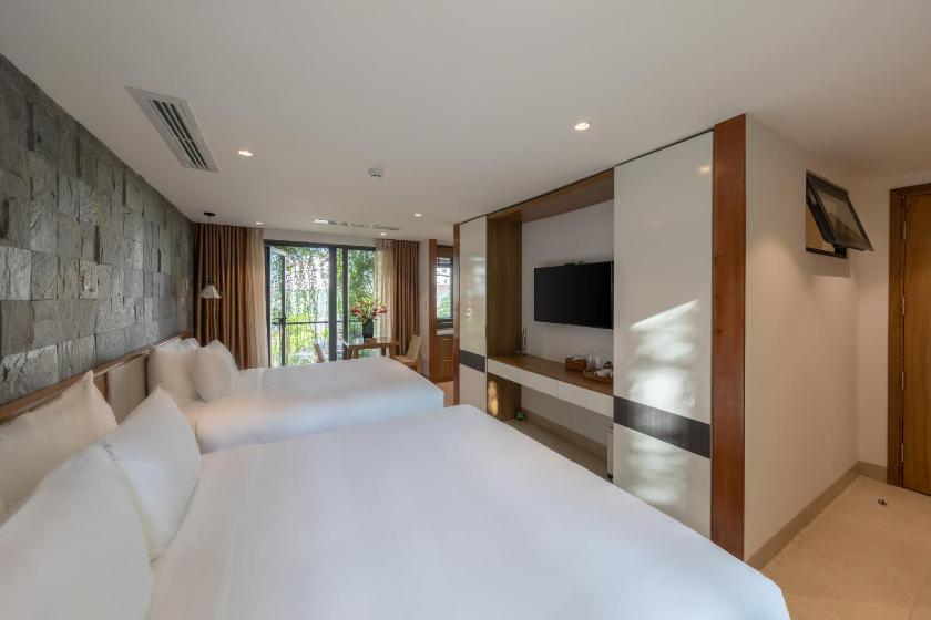 Phòng Gia Đình Có Ban Công - Nhìn Ra Đường Phố Và Hồ Bơi 