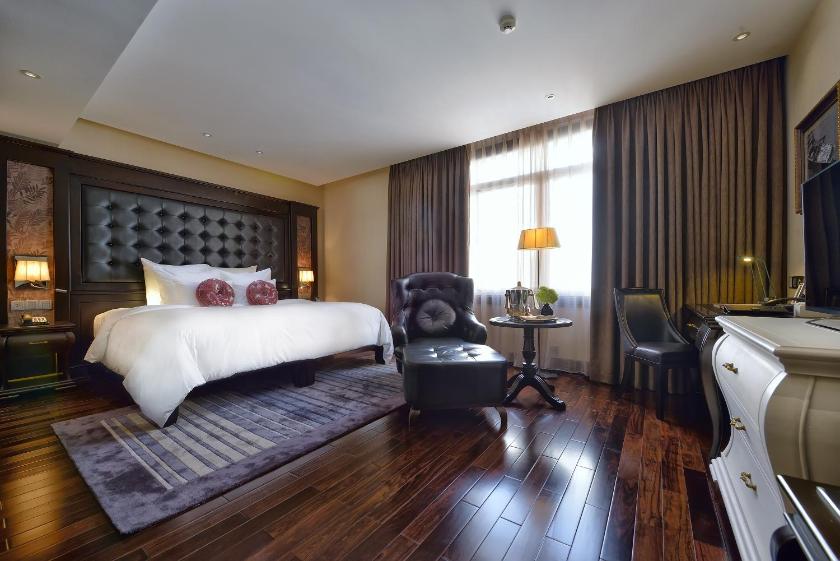 Suite Cổ Điển