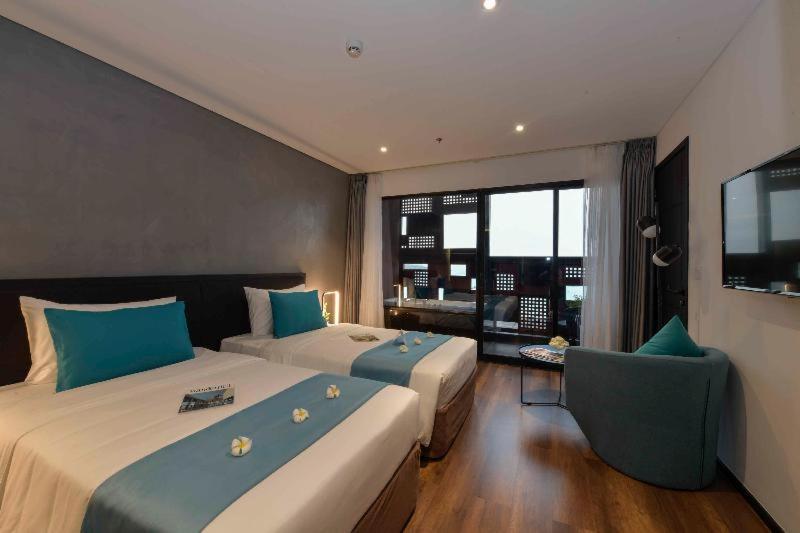 Room #459618028