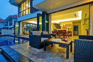 Room #33348057 Room #33348057