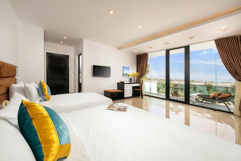 Phòng Elegance 3 Người Có Ban Công Và Tầm Nhìn Ra Biển Phòng Elegance 3 Người Có Ban Công Và Tầm Nhìn Ra Biển