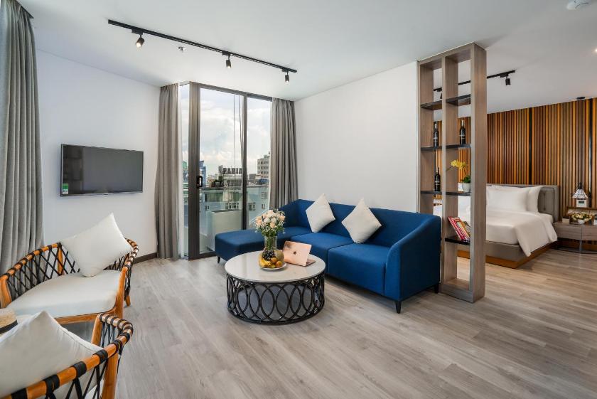 Suite Nhìn Ra Sông