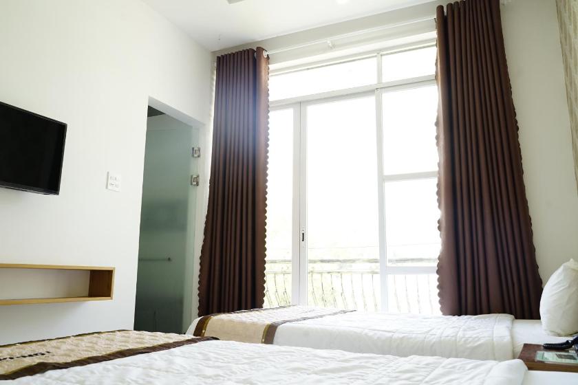 Phòng Giường Đôi Có Ban Công (3 Người Lớn) Phòng Giường Đôi Có Ban Công (3 Người Lớn)