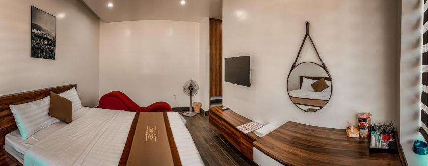 Phòng Deluxe Giường Đôi Có Ban Công