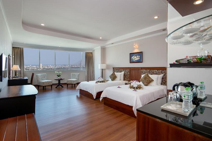 Premier Deluxe Twin Room with City View - High Floor