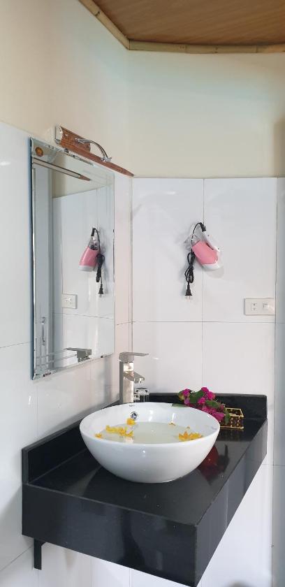 Phòng Có Giường Cỡ Queen Nhìn Ra Hồ Bơi Phòng Có Giường Cỡ Queen Nhìn Ra Hồ Bơi