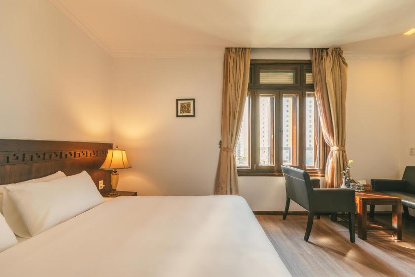 Phòng Deluxe Giường Đôi Nhìn Ra Biển Từ Phía Bên Cạnh Phòng Deluxe Giường Đôi Nhìn Ra Biển Từ Phía Bên Cạnh