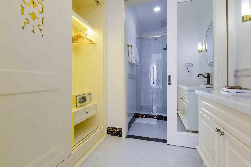 Phòng Premium Deluxe Giường Đôi Nhìn Ra Vườn