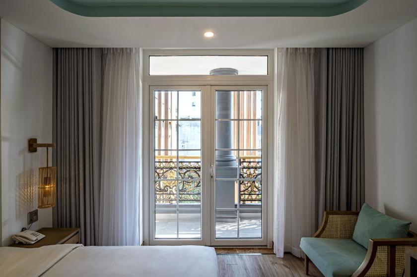 Phòng Icon Signature (Ban Công) + Trà Chiều Miễn Phí Phòng Icon Signature (Ban Công) + Trà Chiều Miễn Phí