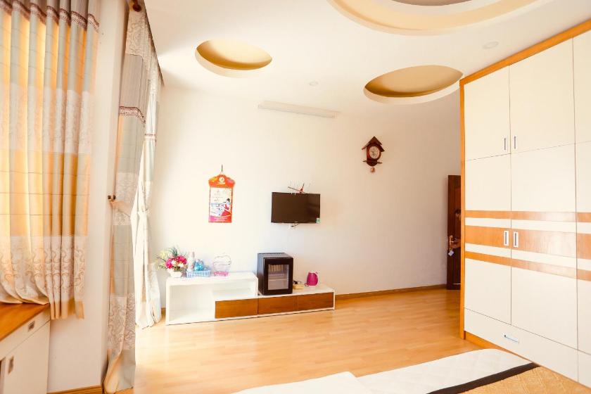 Phòng Deluxe Giường Đôi Có Ban Công