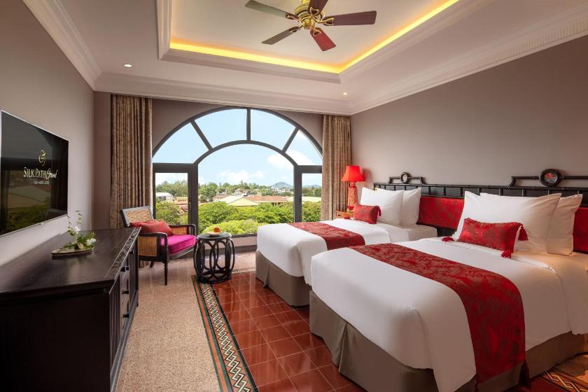 Suite Hạng Tổng Thống - Miễn Phí Trang Phục Truyền Thống