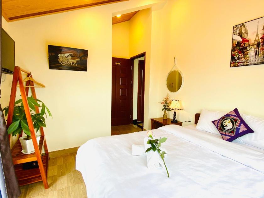 Phòng Deluxe (2 Người lớn + 1 Trẻ em) Phòng Deluxe (2 Người lớn + 1 Trẻ em)