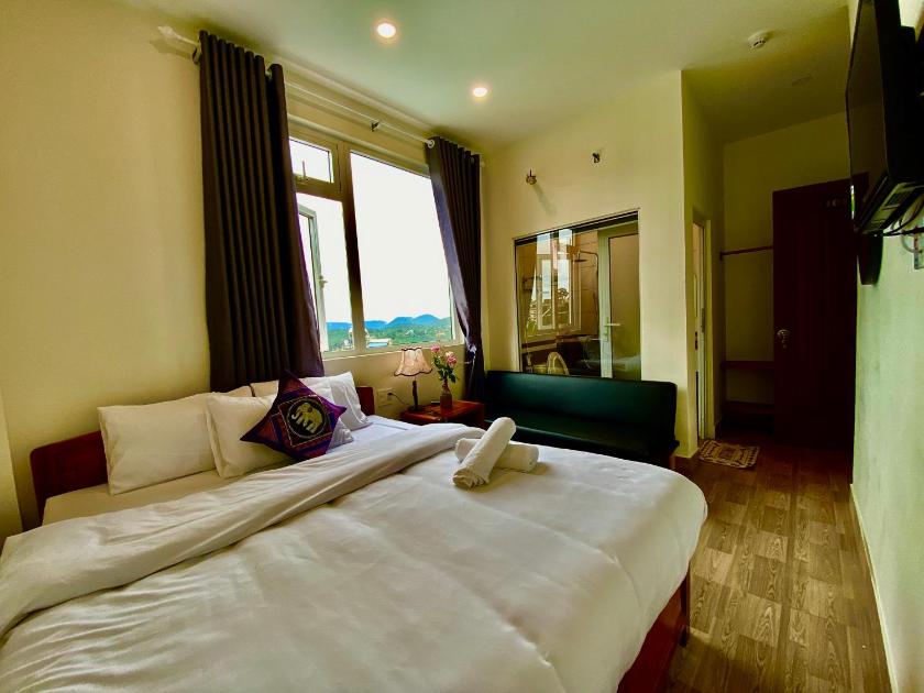 Phòng có giường cỡ King nhìn ra cảnh núi non Phòng có giường cỡ King nhìn ra cảnh núi non