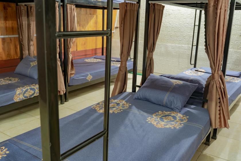 Giường Tầng Trong Phòng Ngủ Tập Thể Cho Nam Và Nữ