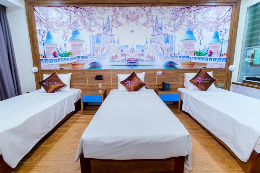 Phòng 3 Người Nhìn Ra Thành Phố