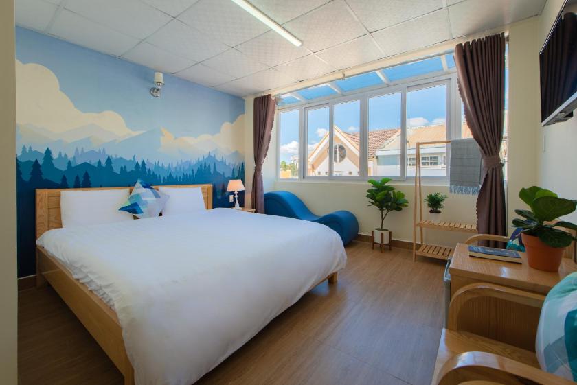 Phòng Deluxe Giường Đôi Có Ban Công