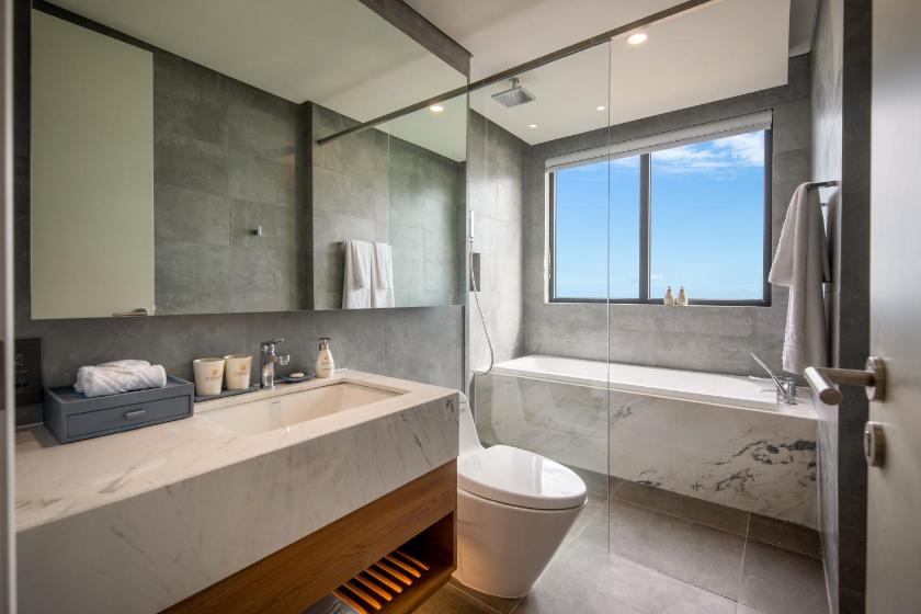 Phòng Deluxe Có Ban Công Nhìn Ra Toàn Cảnh Biển