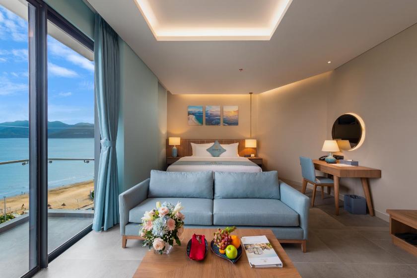 Phòng Deluxe Có Ban Công Nhìn Ra Toàn Cảnh Biển