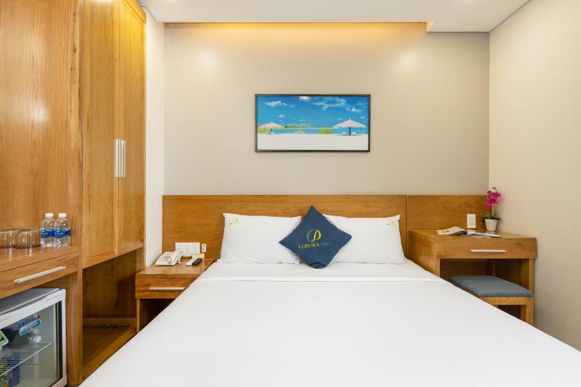 Phòng Deluxe (2 Người lớn + 1 Trẻ em) Phòng Deluxe (2 Người lớn + 1 Trẻ em)