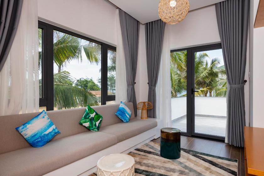 Biệt Thự 3 Phòng Ngủ Có Hồ Bơi Riêng Và Tầm Nhìn Ra Vườn Biệt Thự 3 Phòng Ngủ Có Hồ Bơi Riêng Và Tầm Nhìn Ra Vườn