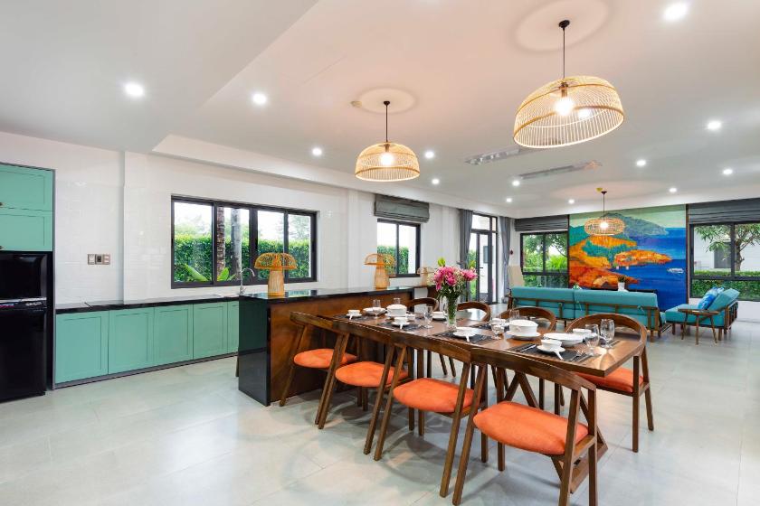 Biệt Thự 4 Phòng Ngủ Có Hồ Bơi Riêng Và Tầm Nhìn Ra Vườn Biệt Thự 4 Phòng Ngủ Có Hồ Bơi Riêng Và Tầm Nhìn Ra Vườn