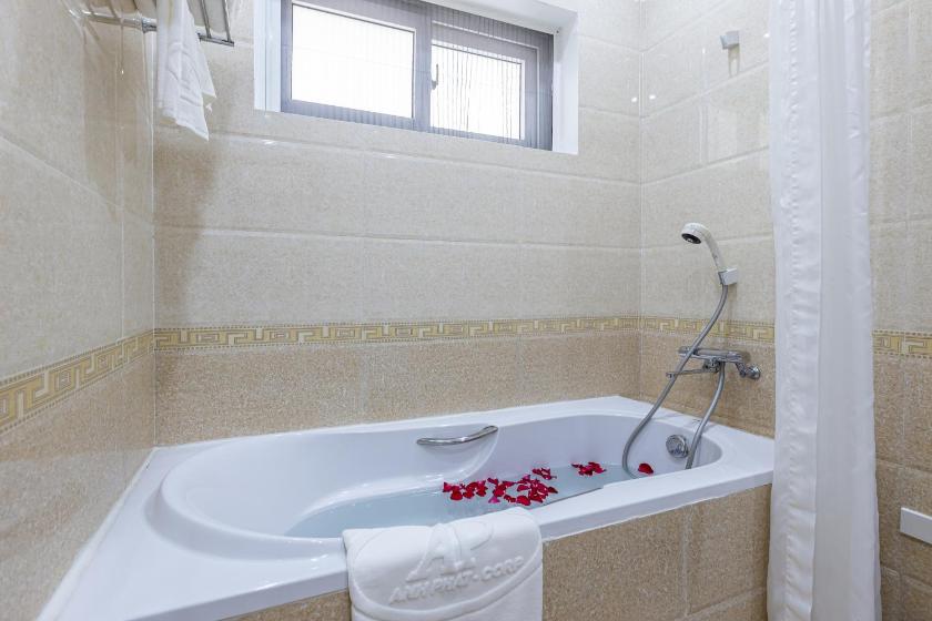 Suite Deluxe Có Giường Cỡ King