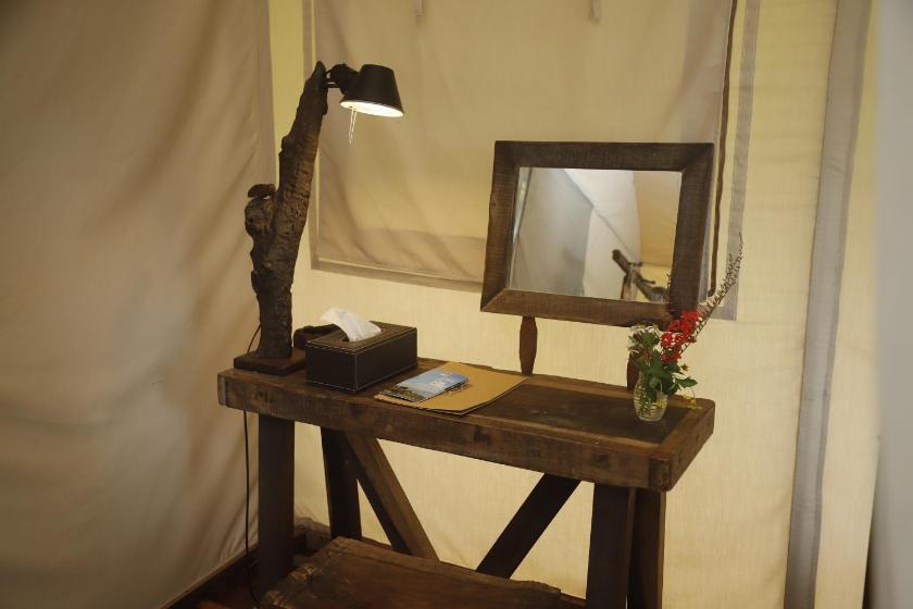 Lều Nhìn Ra Hồ Nước Lều Nhìn Ra Hồ Nước