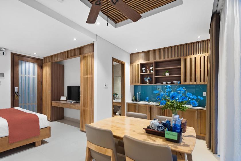 Phòng Deluxe (2 Người lớn + 1 Trẻ em) Phòng Deluxe (2 Người lớn + 1 Trẻ em)