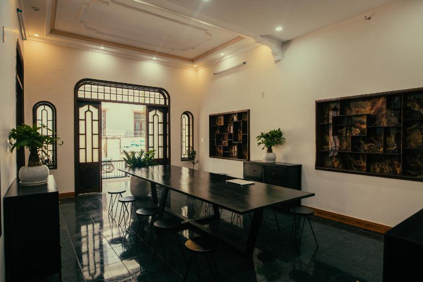 Phòng Deluxe Giường Đôi Có Ban Công