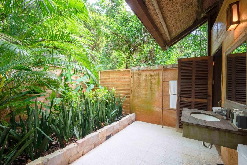 Bungalow Superior Nhìn Ra Vườn - Tường Đất Nện