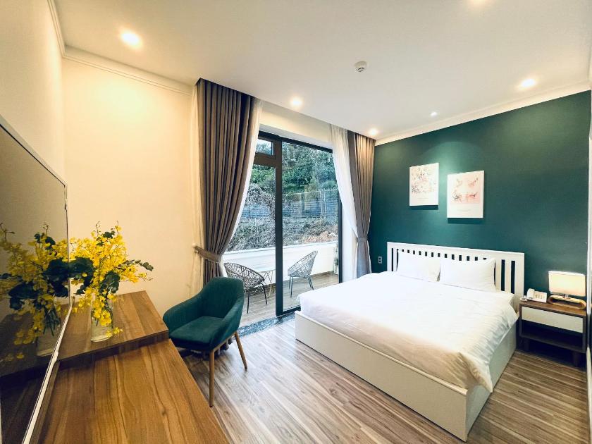 Phòng Deluxe Giường Đôi Có Ban Công