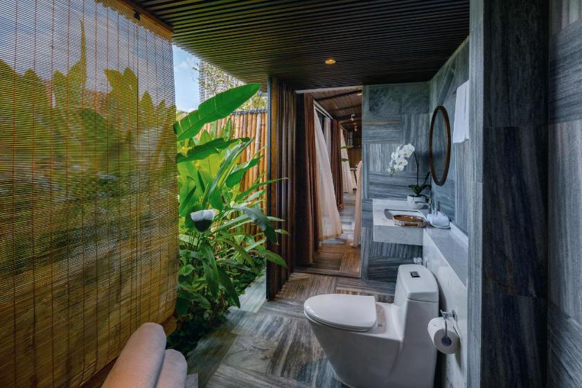 Căn Hộ Nhìn Ra Hồ Bơi  Căn Hộ Nhìn Ra Hồ Bơi