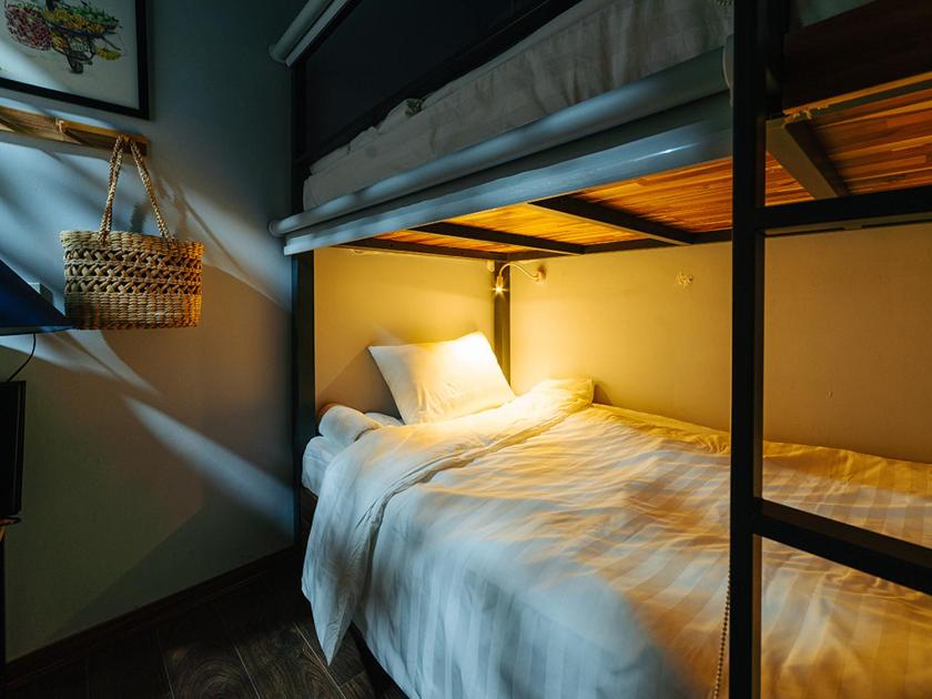 Giường Tầng Trong Phòng Ngủ Tập Thể Cho Nam Và Nữ