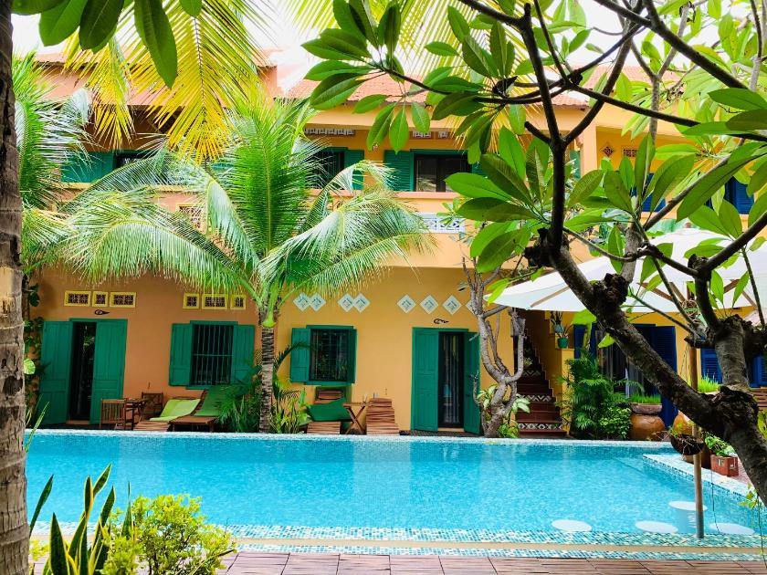 Phòng 4 Người Nhìn Ra Hồ Bơi - Tầng Trệt