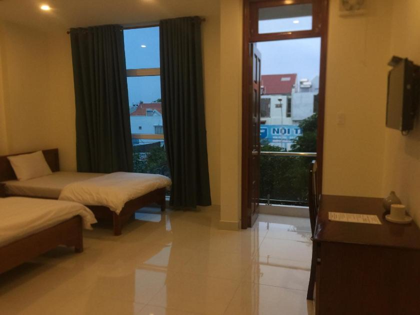 Phòng cho 3 người có Ban Công Phòng cho 3 người có Ban Công