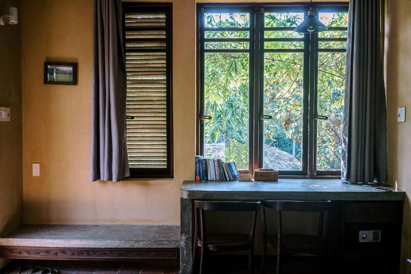 Suite Nhìn Ra Sông