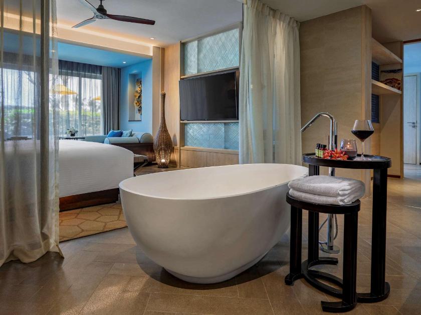 Suite Deluxe, 1 Giường Cỡ King, Cạnh Hồ Bơi (Quyền Sử Dụng Lounge)