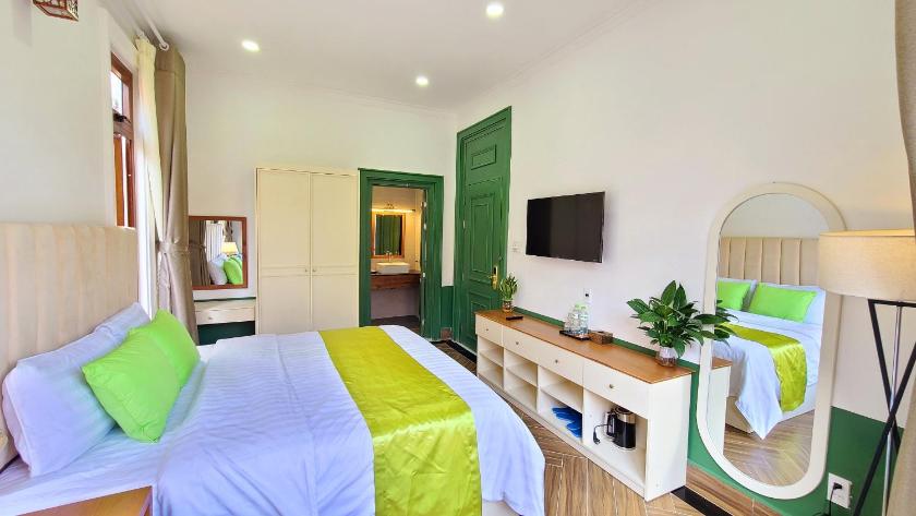 Phòng Deluxe Có Giường Cỡ King, Ban Công Và Tầm Nhìn Ra Vườn Phòng Deluxe Có Giường Cỡ King, Ban Công Và Tầm Nhìn Ra Vườn