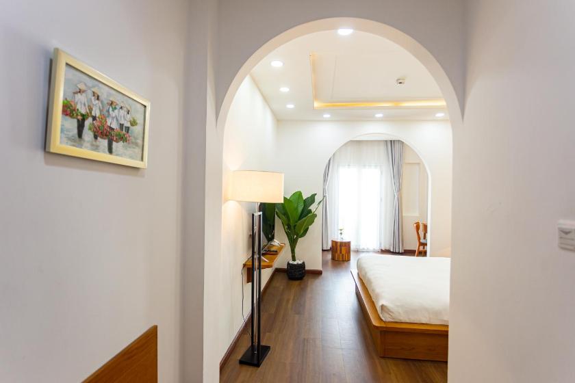 Suite Có Ban Công Kiểu Indochine - Giặt Là Miễn Phí