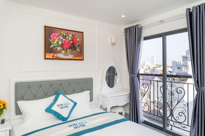 Phòng Deluxe Giường Đôi Với Ban Công và Tầm Nhìn Ra Núi