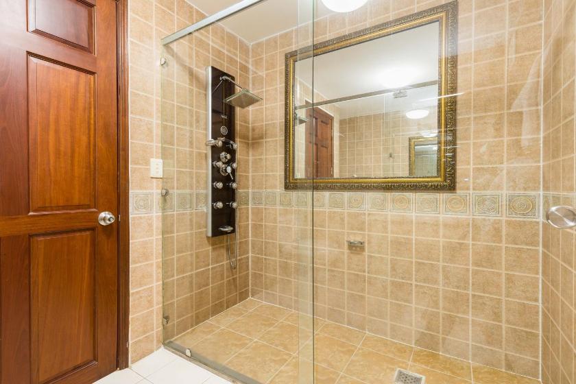 Suite Gia Đình Deluxe