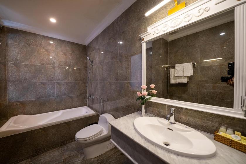 Suite Có Giường Cỡ Queen Và Bồn Tắm Spa Suite Có Giường Cỡ Queen Và Bồn Tắm Spa