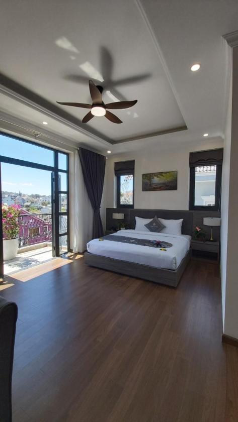 Phòng Deluxe Giường Đôi Có Ban Công Phòng Deluxe Giường Đôi Có Ban Công