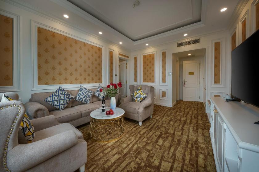 Suite Deluxe Có Giường Cỡ King