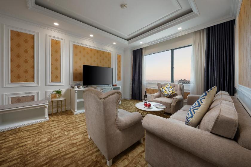 Suite Deluxe Có Giường Cỡ King